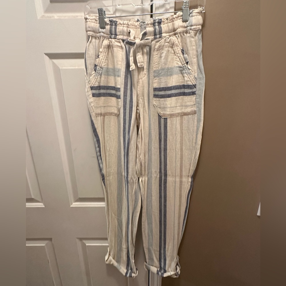 Dress pants, size medium never worn